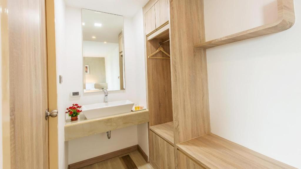 B2 Ubon Premier Hotel Ubon Ratchathani Exteriör bild